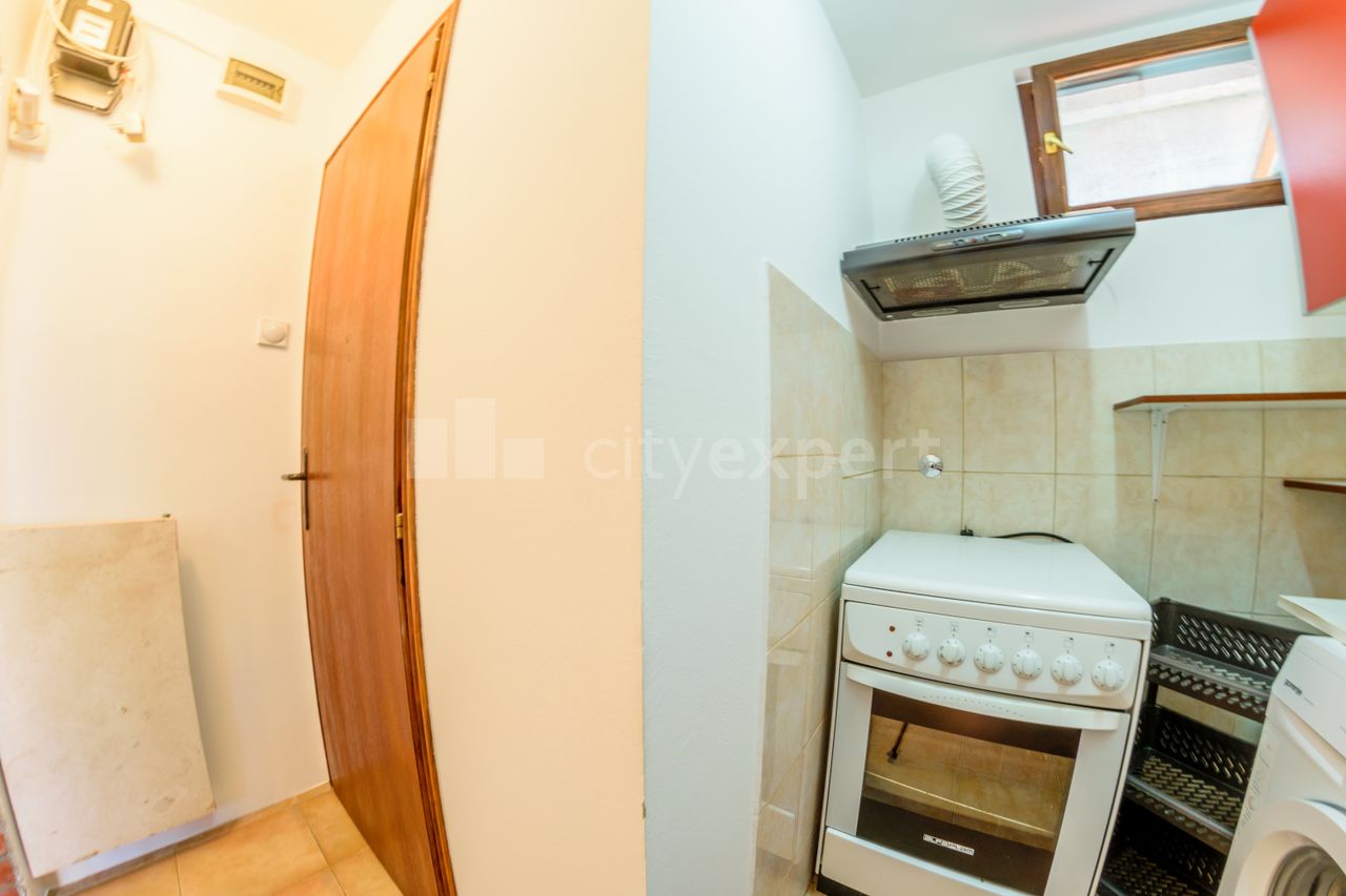 Cetinjska, Donji grad (Zemun), Zemun - 4