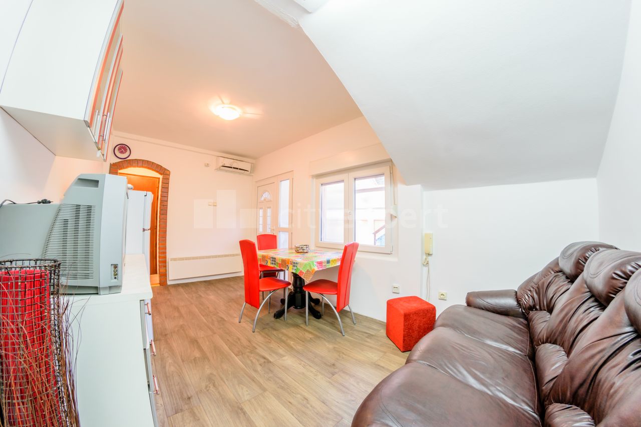 2.0 stan za izdavanje — Cetinjska, Donji grad (Zemun), Zemun, 42m², 450€