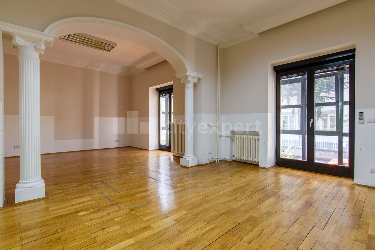 5.0 stan za izdavanje — Milovana Marinkovića, Autokomanda, Voždovac, 550m², 4100€