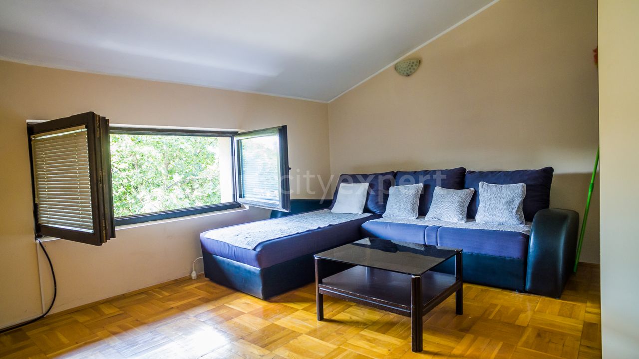 2.5 stan za izdavanje — Bukureška, Cvetkova pijaca, Zvezdara, 75m², 600€