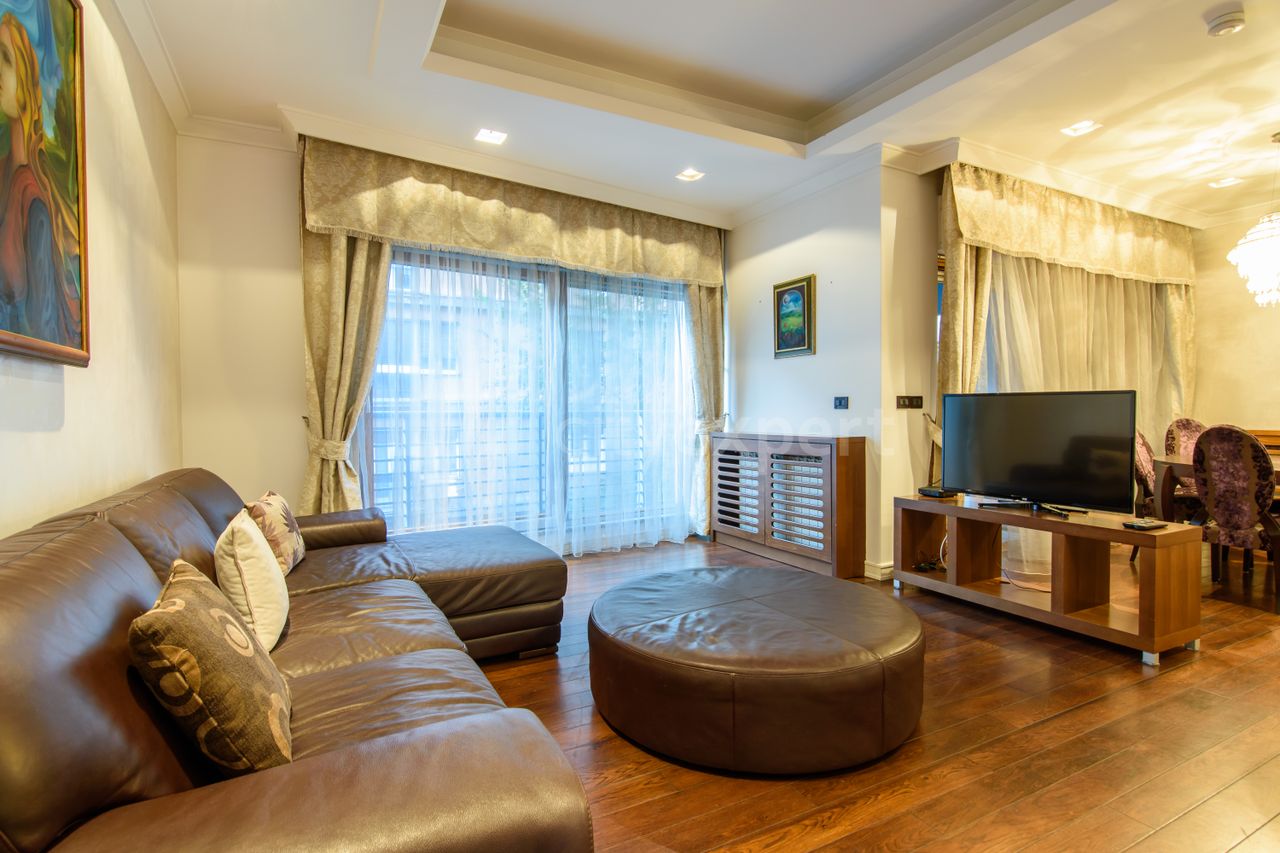 4.0 stan za izdavanje — Prote Mateje, Centar, Vračar, 157m², 1900€