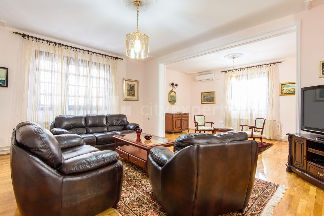 5.0 stan za izdavanje — Diane Budisavljević, Dedinje, Savski venac, 300m², 2100€