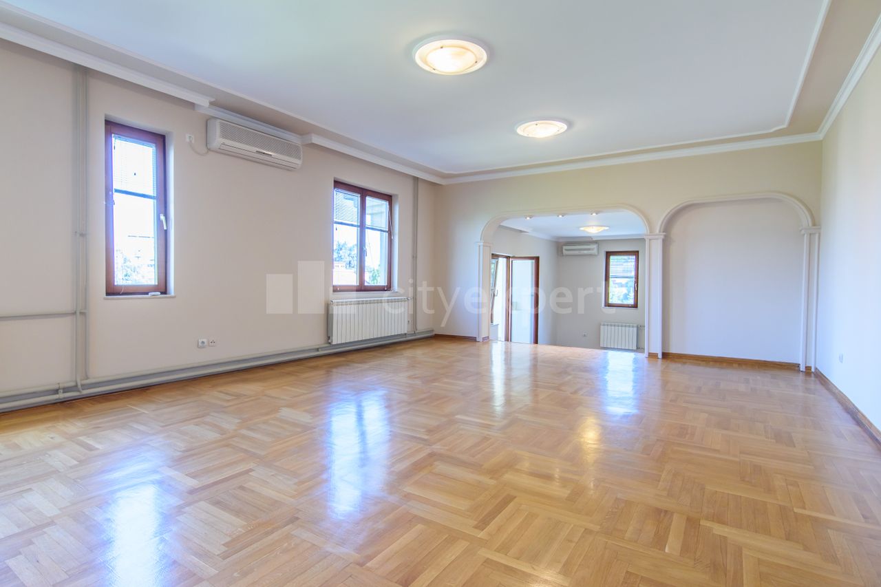 5.0 stan za izdavanje — Ružićeva, Autokomanda, Savski venac, 200m², 1800€