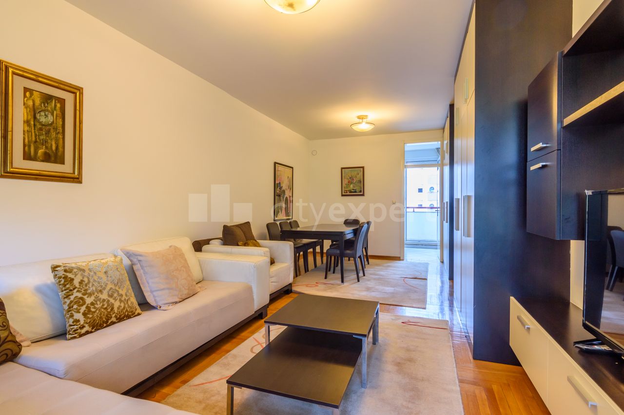 3.0 stan za izdavanje — Antifašističke borbe, Blok 22, Novi Beograd, 80m², 900€