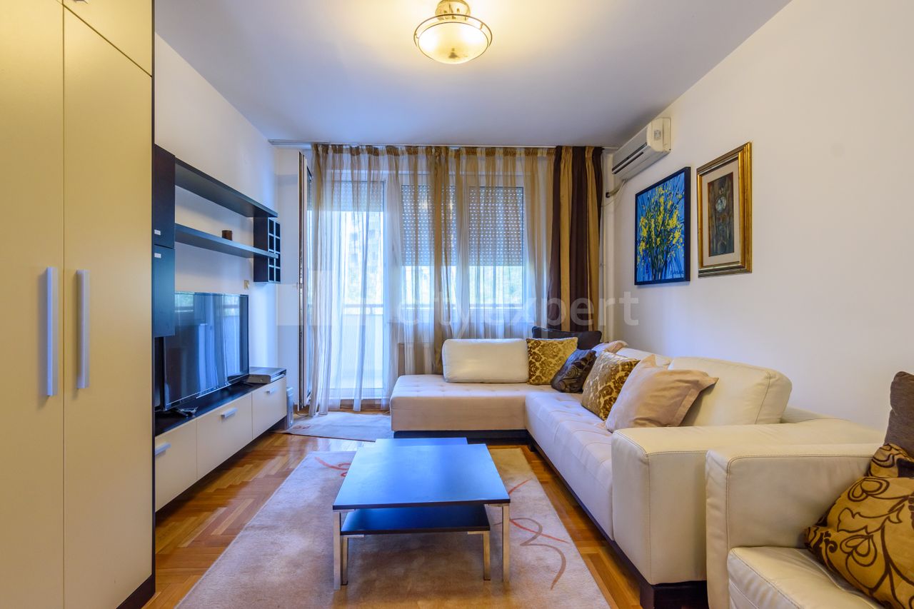 Antifašističke borbe, Blok 22, Novi Beograd - 2