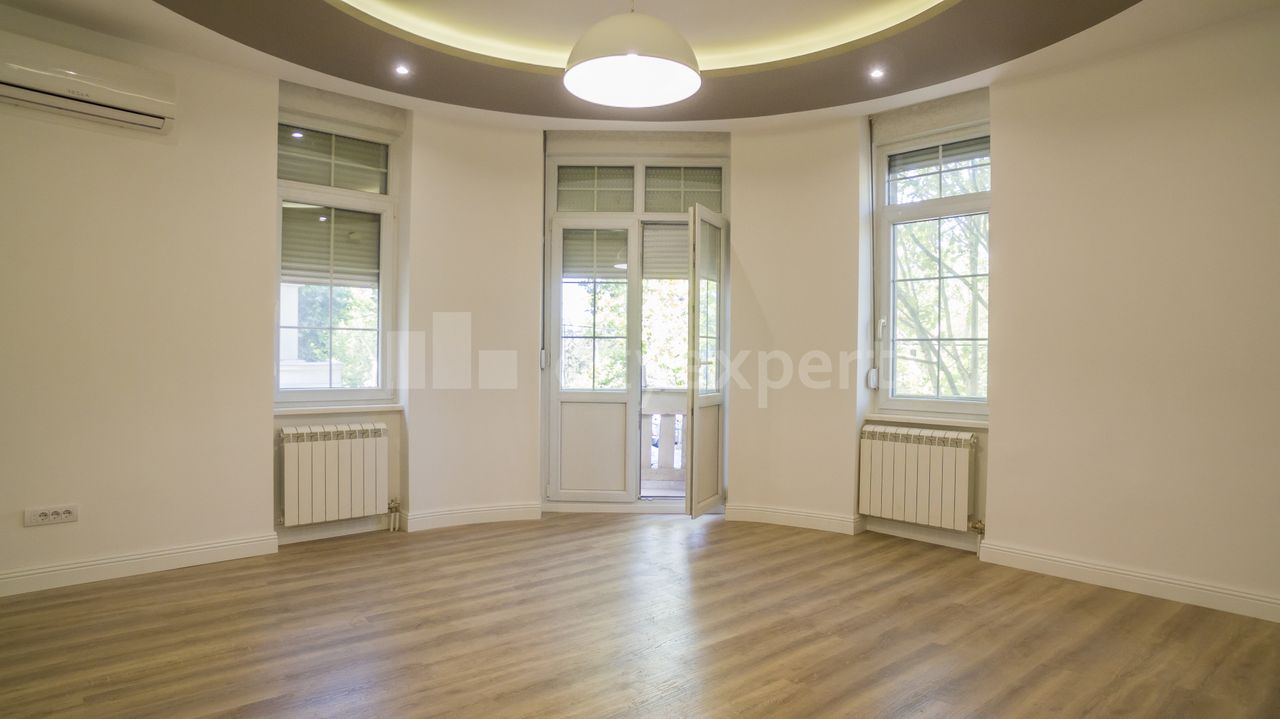 5.0 stan za izdavanje — Brane Crnčevića, Hram Svetog Save, Vračar, 130m², 2000€