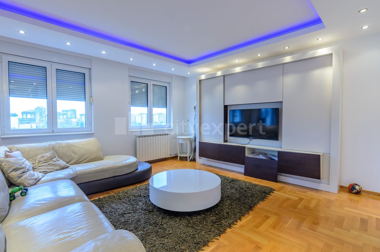 5.0 stan za izdavanje — Skenderbegova, Dorćol, Stari grad, 241m², 2000€