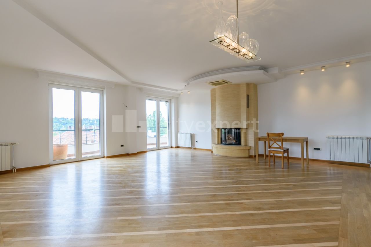4.0 stan za izdavanje — Koste Jovanovića, Donji Voždovac, Voždovac, 160m², 2200€