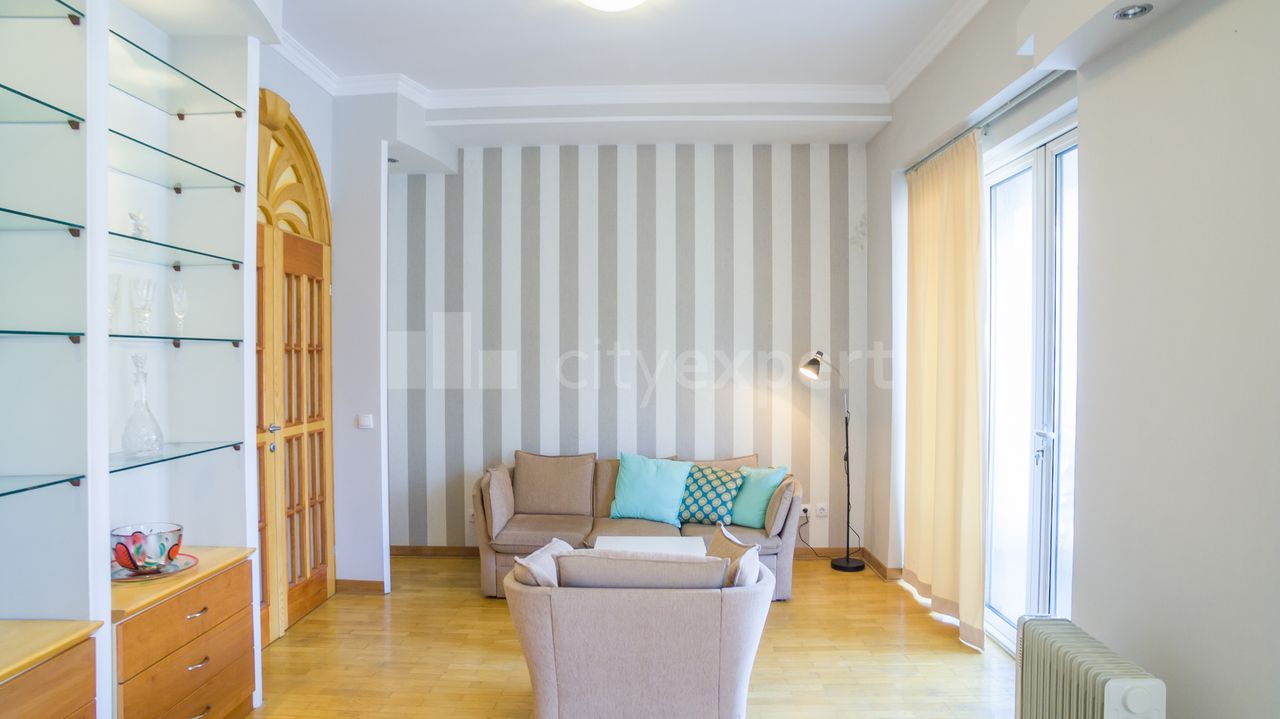 3.0 stan za izdavanje — Vuka Karadžića, Obilićev venac, Stari grad, 85m², 1300€