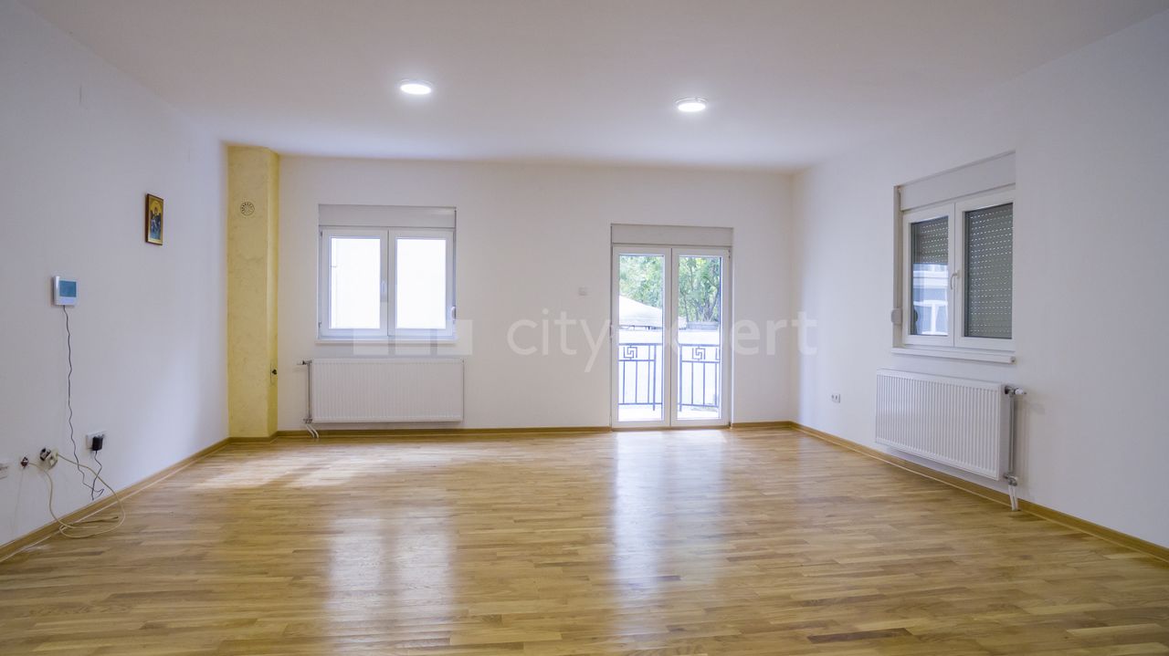 5.0 stan za izdavanje — Nikole Doksata, Mirijevo I, Zvezdara, 240m², 1800€