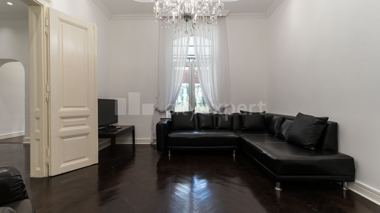 3.0 stan za izdavanje — Resavska, Cvetni trg / park Manjež, Vračar, 133m², 2200€