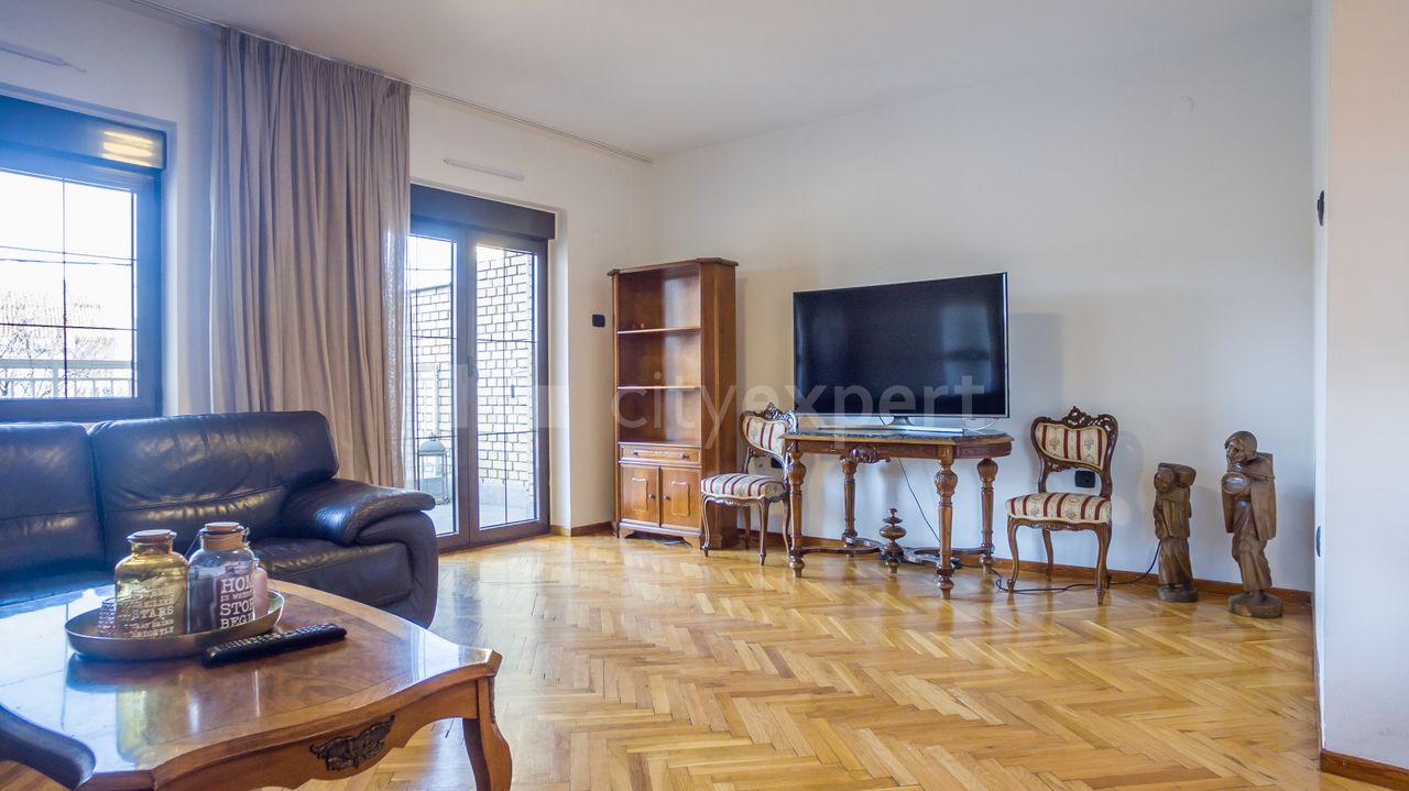 5.0 stan za izdavanje — Ljubiše Jovanovića, Banovo brdo, Čukarica, 220m², 1800€