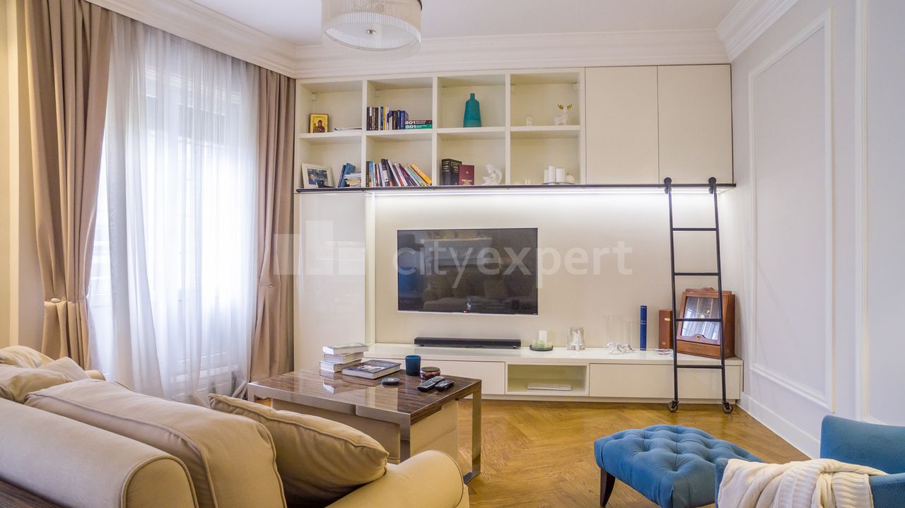 2.0 stan za izdavanje — Cara Lazara, Centar, Stari grad, 100m², 2300€