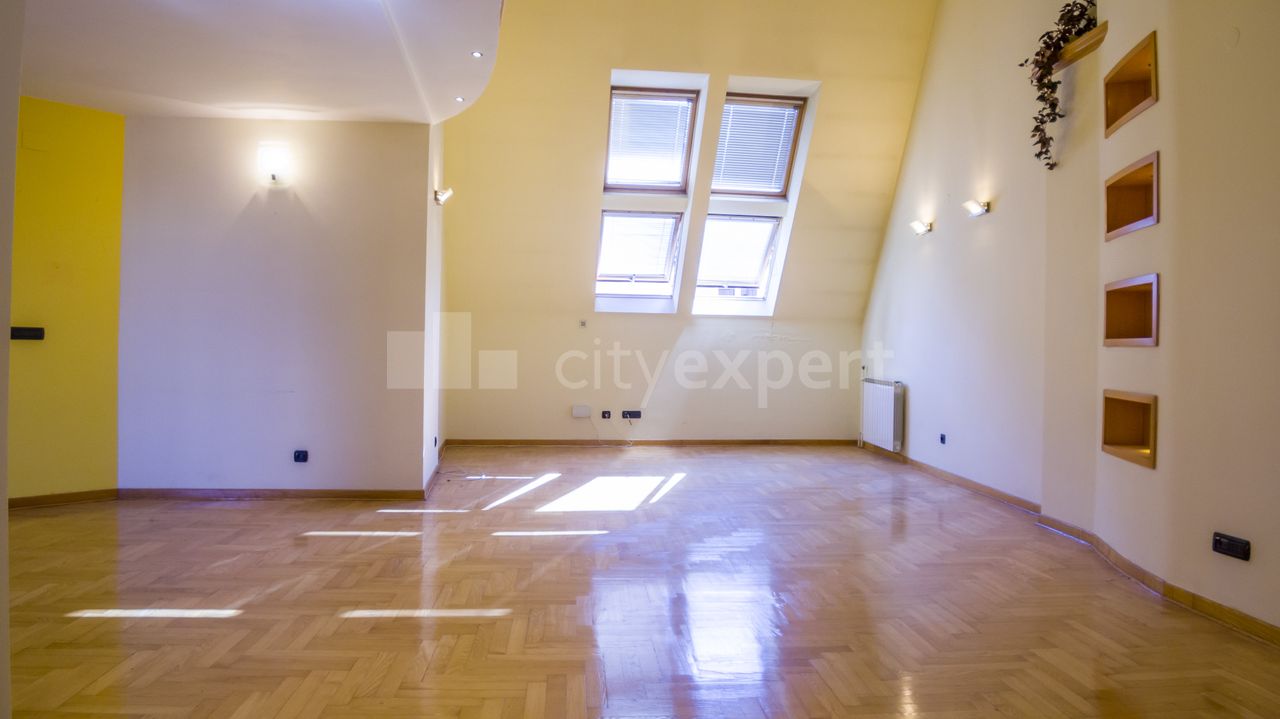 5.0 stan za izdavanje — Požarevačka, Kalenić pijaca, Vračar, 207m², 2300€
