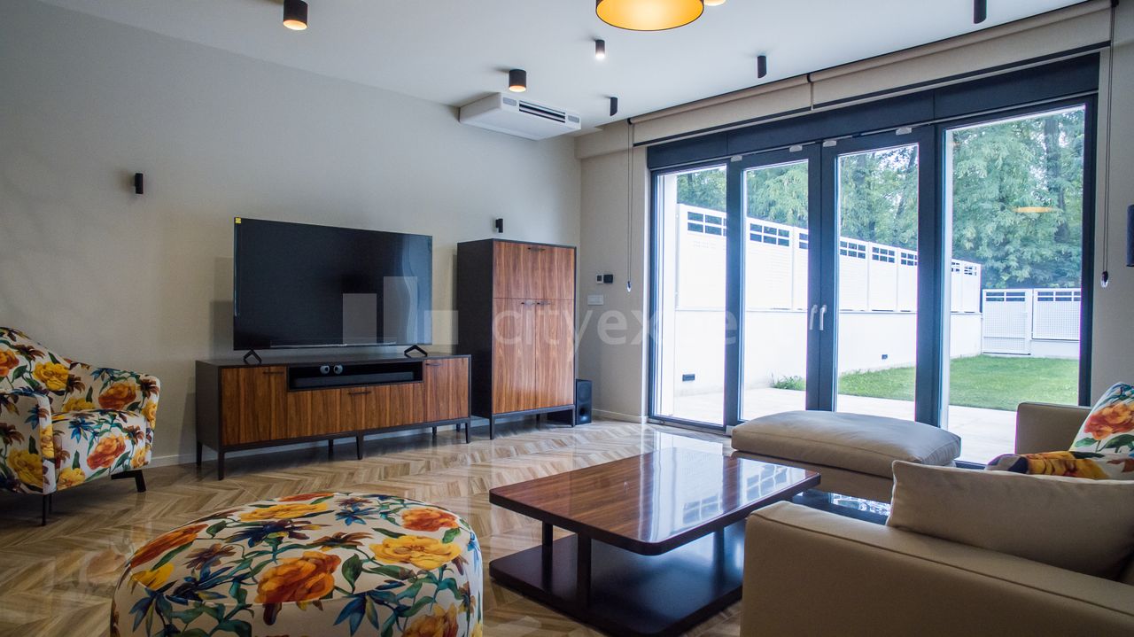 5.0 stan za izdavanje — Dr Vojislava Stojanovića, Dedinje, Savski venac, 200m², 10000€