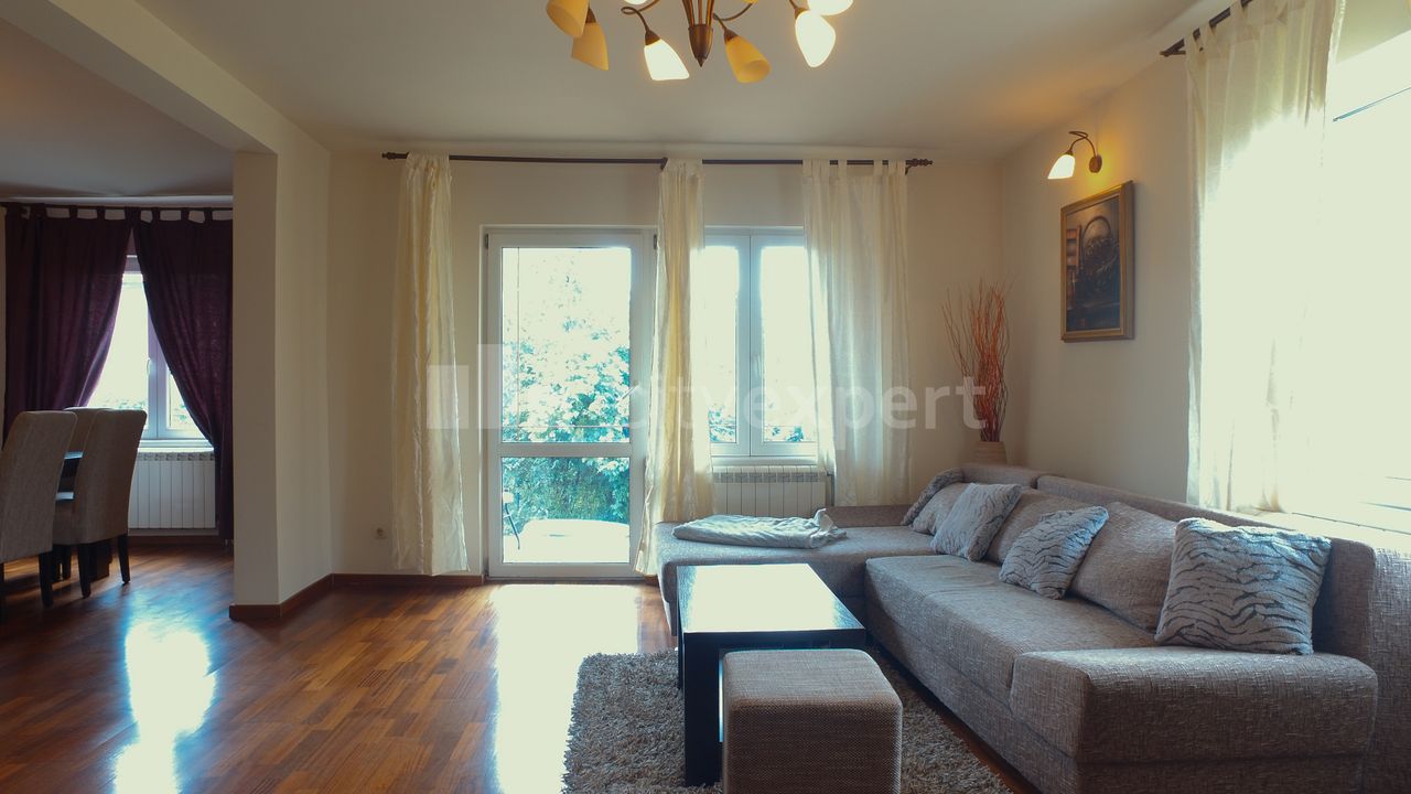 5.0 stan za izdavanje — Radovana Babića, Kumodraž, Voždovac, 360m², 1600€