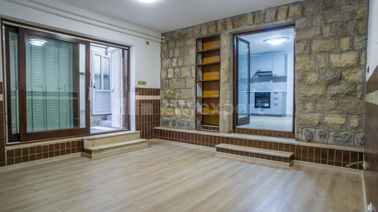 2.0 stan za izdavanje — Vladimira Rolovića, Žarkovo, Čukarica, 55m², 380€