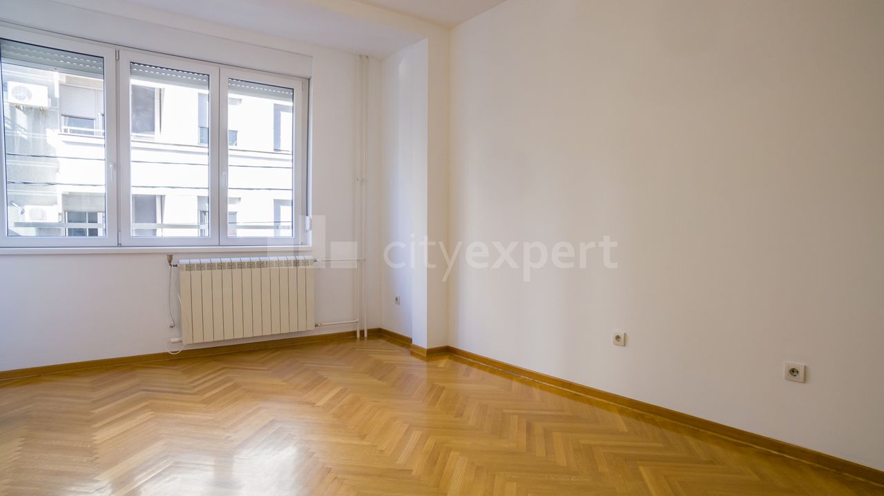 4.0 stan za izdavanje — Branka Krsmanovića, Crveni krst (Vozarev krst), Zvezdara, 102m², 1000€