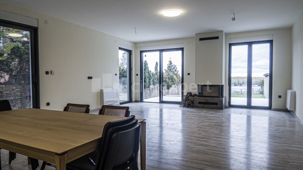 5.0 stan za izdavanje — Pregrevica, Gornji grad, Zemun, 360m², 3600€