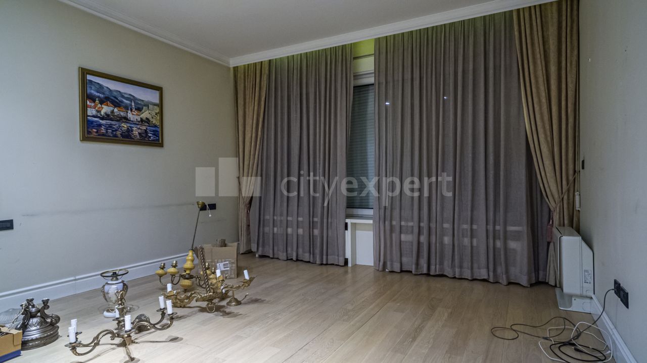 5.0 stan za izdavanje — Kralja Milutina, Slavija, Savski venac, 283m², 3500€