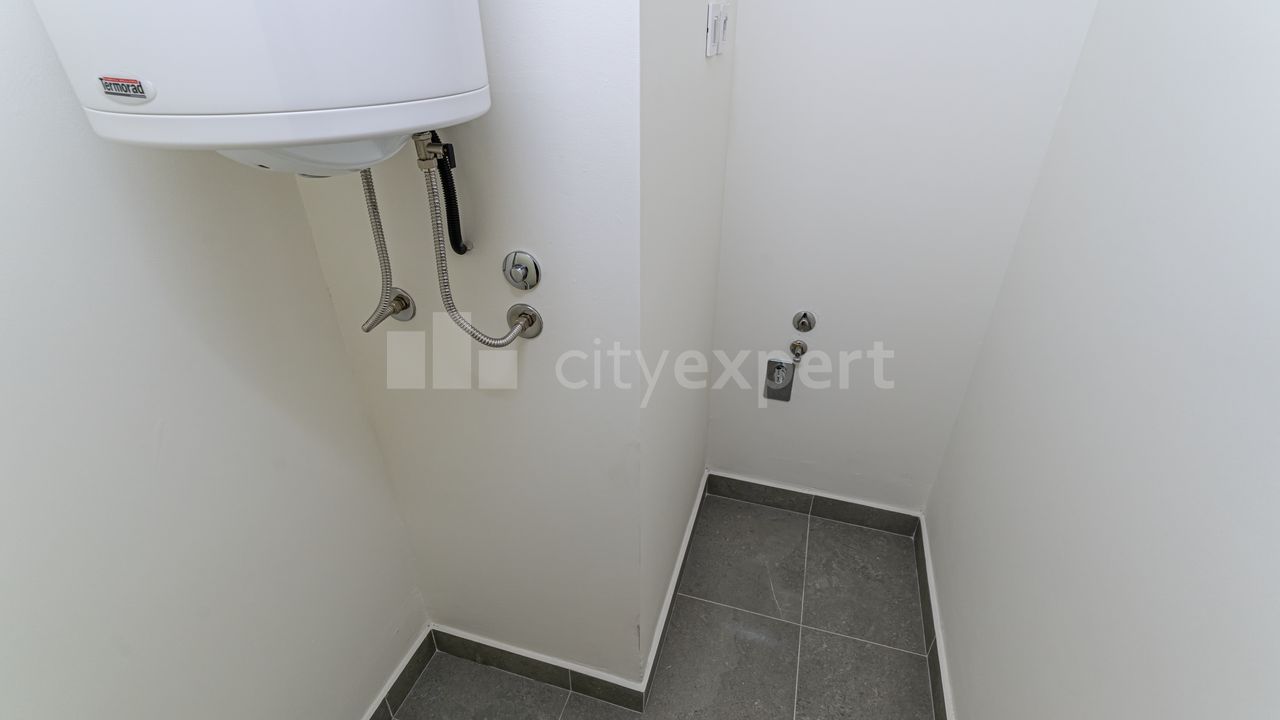 Luke Ćelovića Trebinjca, Savski amfiteatar, Savski venac - 6