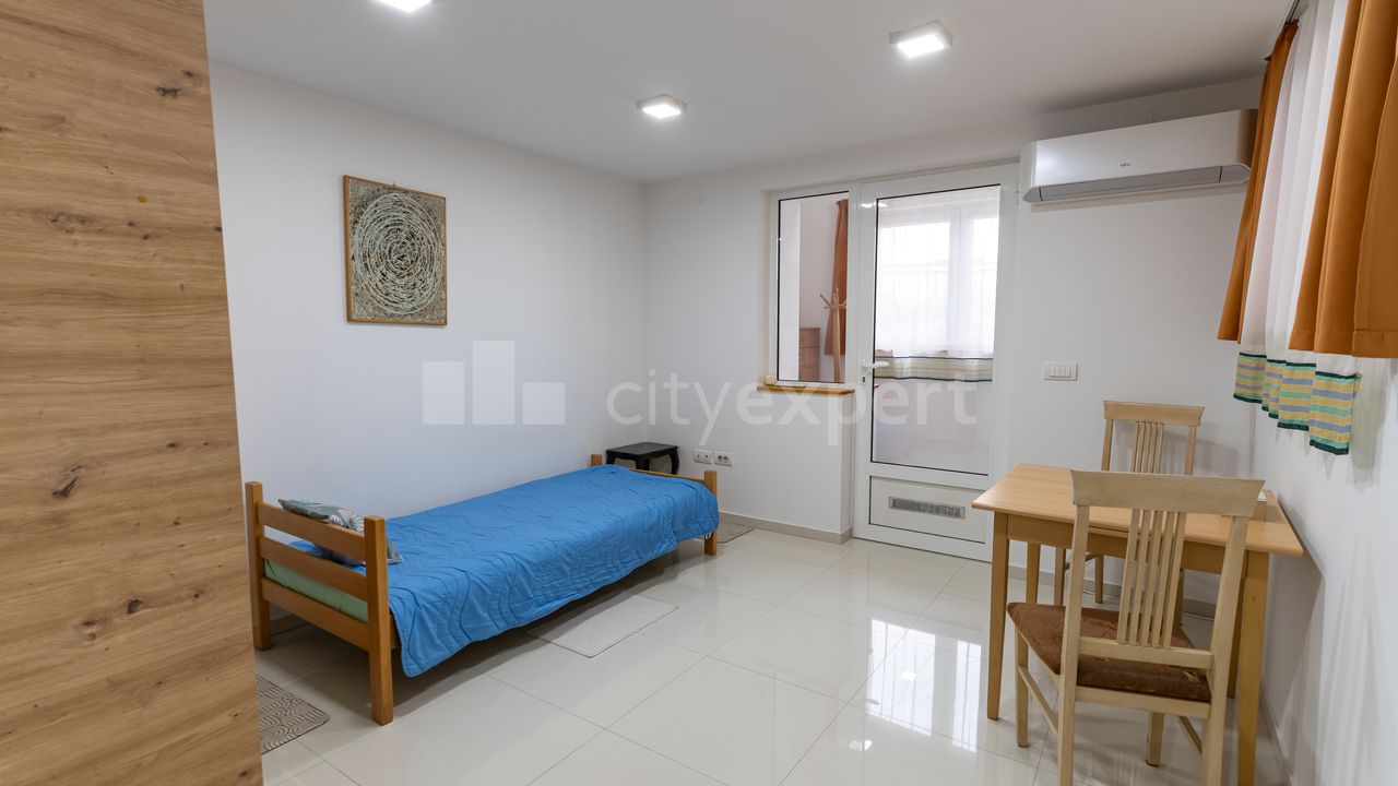2.0 stan za izdavanje — Solunska, Novi grad (Zemun), Zemun, 35m², 320€