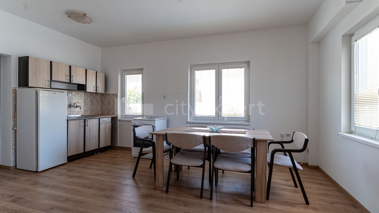 1.5 stan za izdavanje — Dragomira Momčilovića, Surčin, Surčin, 60m², 450€