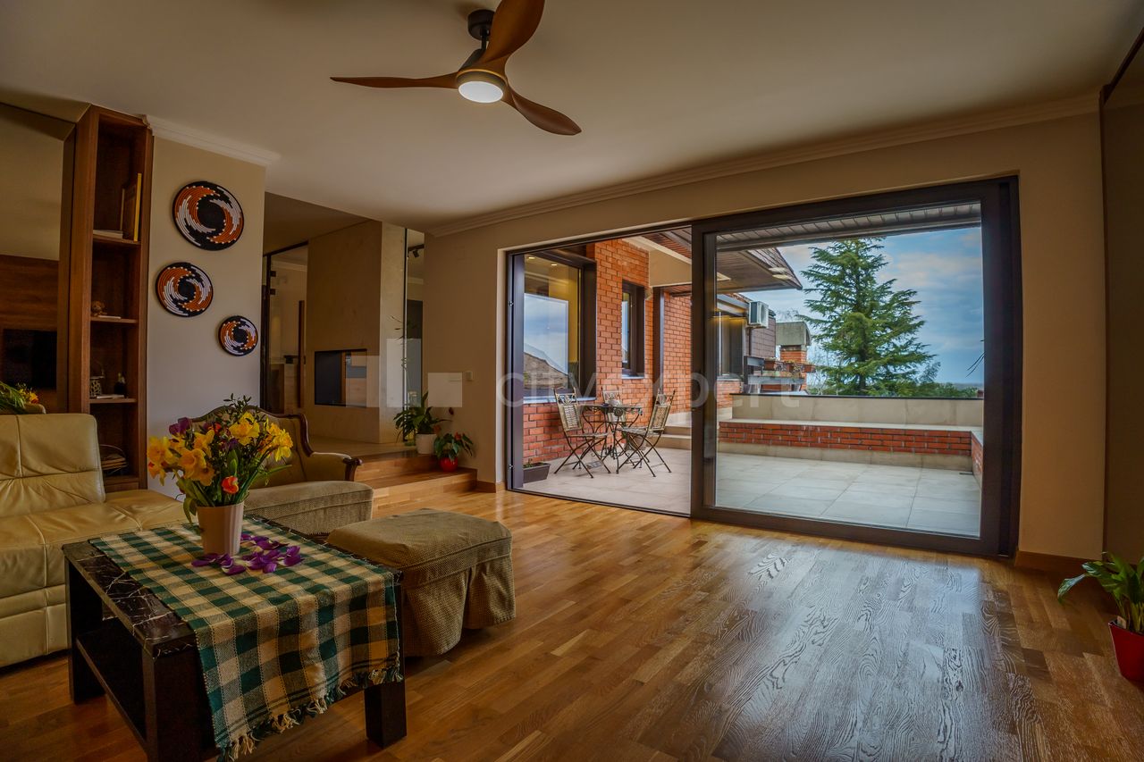 4.0 stan za izdavanje — Romena Rolana, Višnjička banja, Palilula, 150m², 1700€