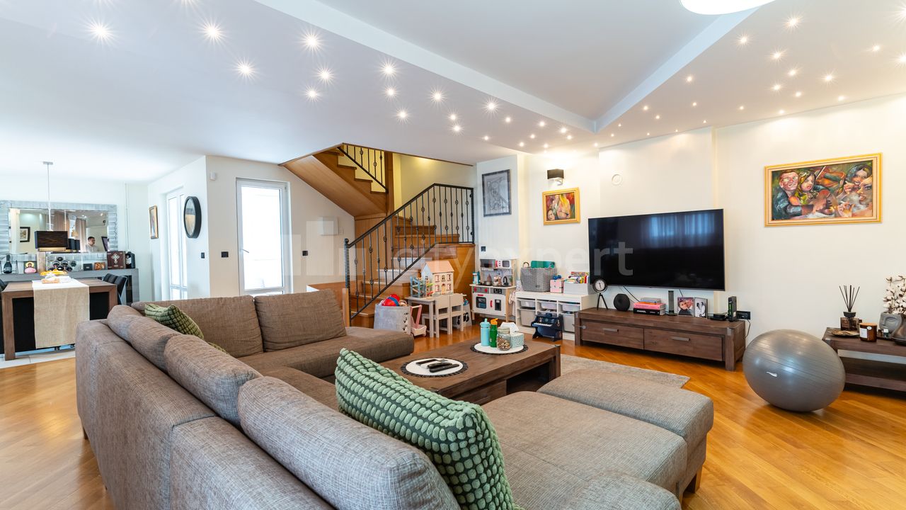 5.0 stan za izdavanje — Kralja Petra, Centar, Stari grad, 180m², 2700€