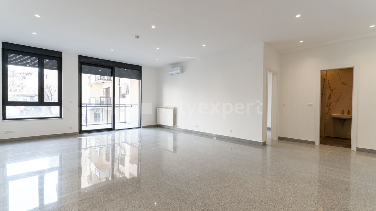 2.0 stan za izdavanje — Bulevar oslobođenja, Hram Svetog Save, Vračar, 185m², 3500€