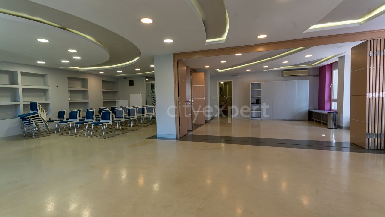 4.0 stan za izdavanje — Dimitrija Tucovića, Gradska bolnica, Zvezdara, 220m², 2600€