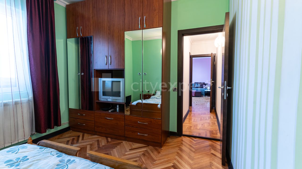 Krunska, Cvetni trg / park Manjež, Vračar - 11