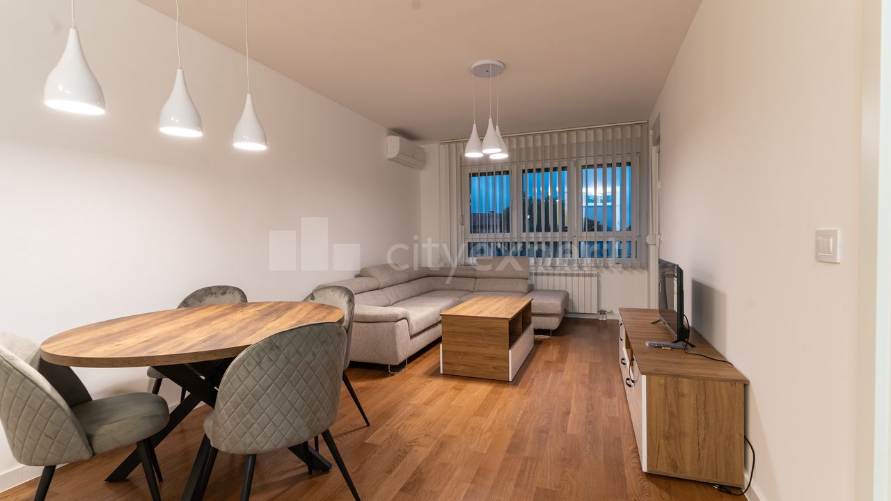 2.0 stan za izdavanje — Banatska, Gornji grad, Zemun, 45m², 890€