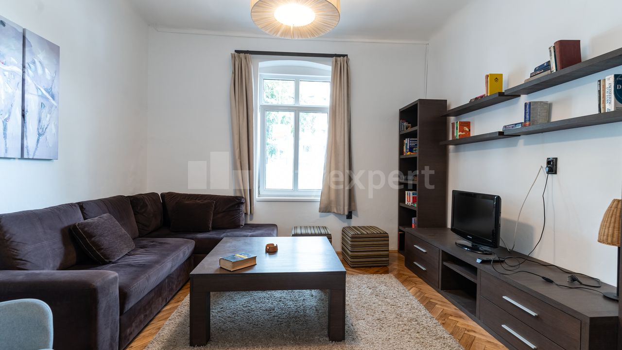 1.0 stan za izdavanje — Venizelosova, Gundulićev venac, Stari grad, 30m², 550€