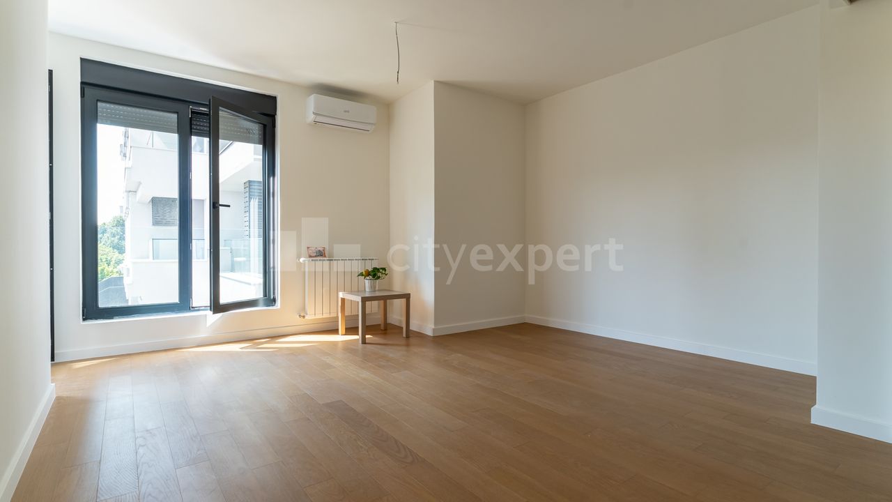2.0 stan za izdavanje — Ustanička, Dušanovac, Voždovac, 50m², 850€