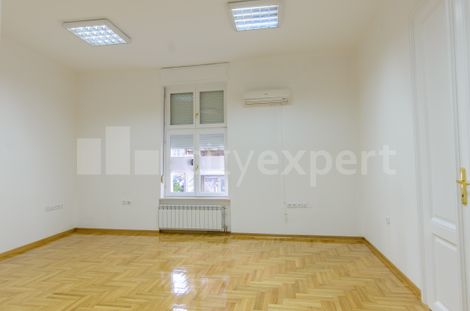 https://img.cityexpert.rs/properties/470x/30000/30780/slike/cityexpert.rs_-_nekretnina_id_-_30780_-_7621_-_20180103.jpg