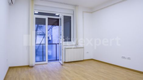 https://img.cityexpert.rs/properties/470x/33000/33008/slike/cityexpert.rs_-_nekretnina_id_-_33008_-_0232_-_20220207.jpg