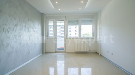 https://img.cityexpert.rs/properties/470x/39000/39993/slike/cityexpert.rs_-_nekretnina_id_-_39993_-_0343_-_20200907.jpg