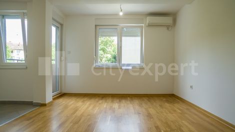 https://img.cityexpert.rs/properties/470x/78000/78459/slike/cityexpert.rs_-_nekretnina_id_-_78459-0016-20260519.avif