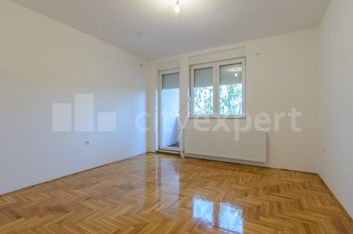 Trosoban stan u Vase Ostojića (Novi Sad)