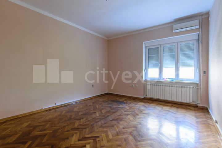 Cetvorosoban stan u Krunska (Vračar)