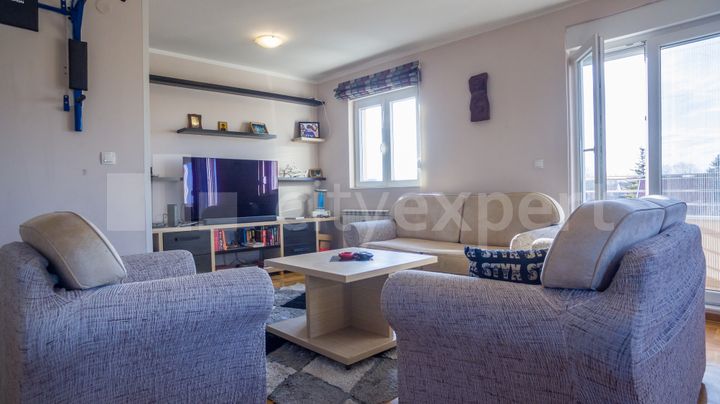 Dvoiposoban stan u Drenova (Zemun)