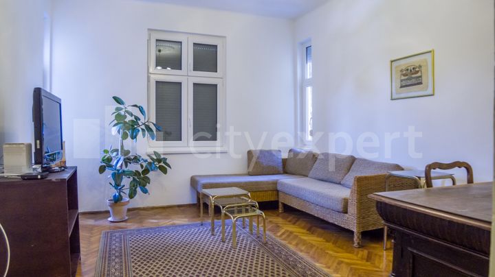 Dvosoban stan u Maksima Gorkog (Vračar)