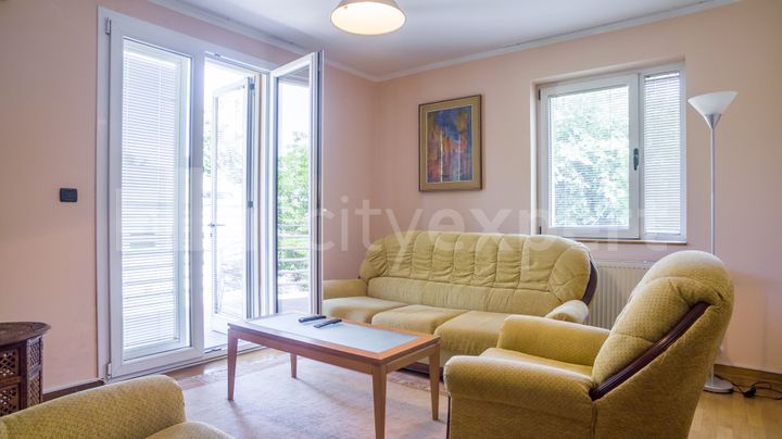 Trosoban u Vase Pelagića (Savski venac)