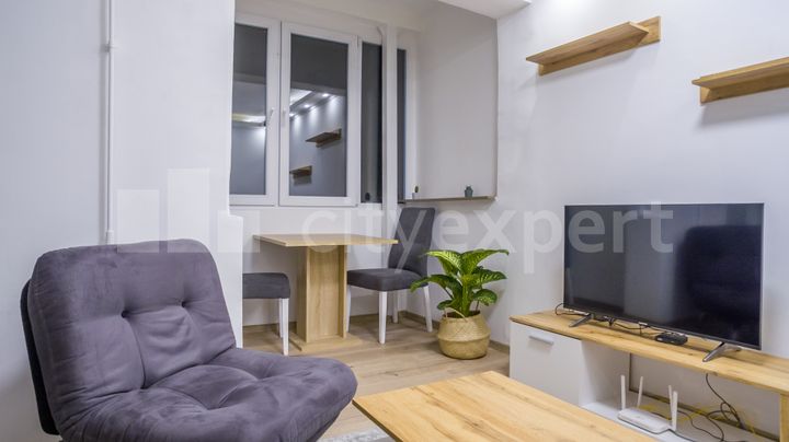 Dvoiposoban stan u Džona Kenedija (Novi Beograd)