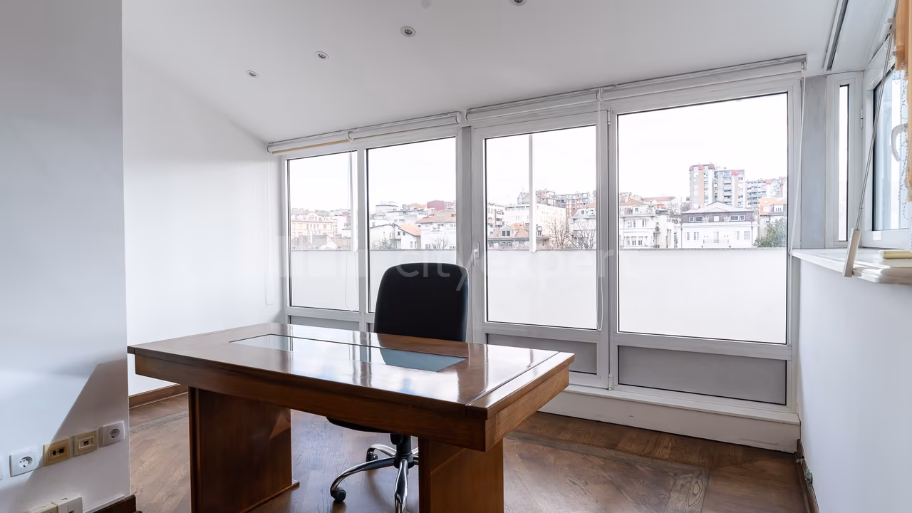 0.5 stan za izdavanje — Sarajevska, Savski amfiteatar, Savski venac, 140m², 1800€