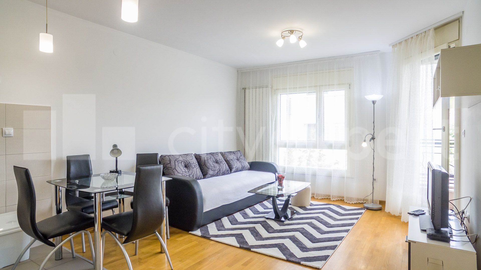 Fotografija stana 1 od 32